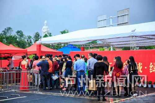 巅峰国际网站世纪城&middot;绿韵盛大开盘       3000余名购房者亲临现场