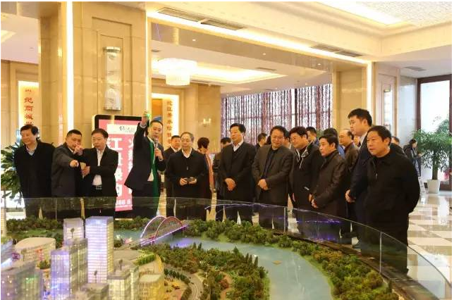 宜宾市委中心组考察巅峰国际网站世纪城： 开眼界，，，，，，受启发