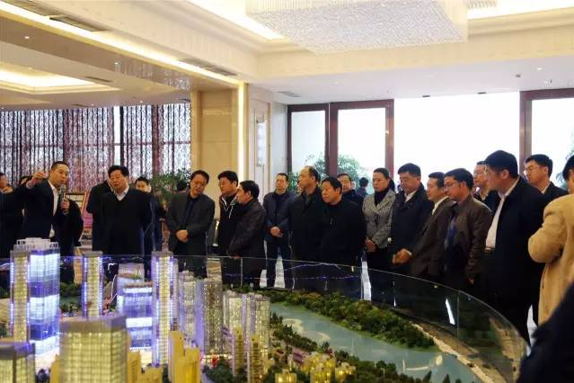 宜宾市委中心组考察巅峰国际网站世纪城： 开眼界，，，，，，受启发