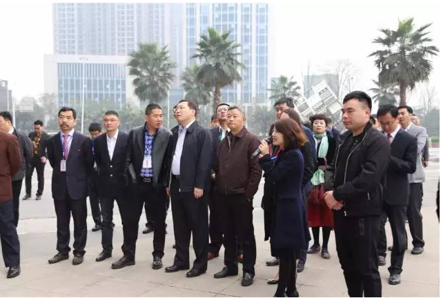 中青企协会考察巅峰国际网站世纪城：看到了泸州都会现代化生长趋势