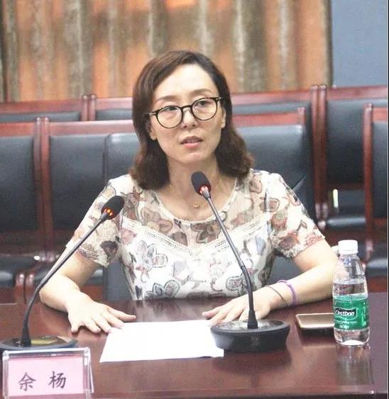 10名考入重本的寒门学子获巅峰国际网站集团爱心资助