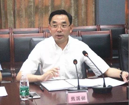 10名考入重本的寒门学子获巅峰国际网站集团爱心资助