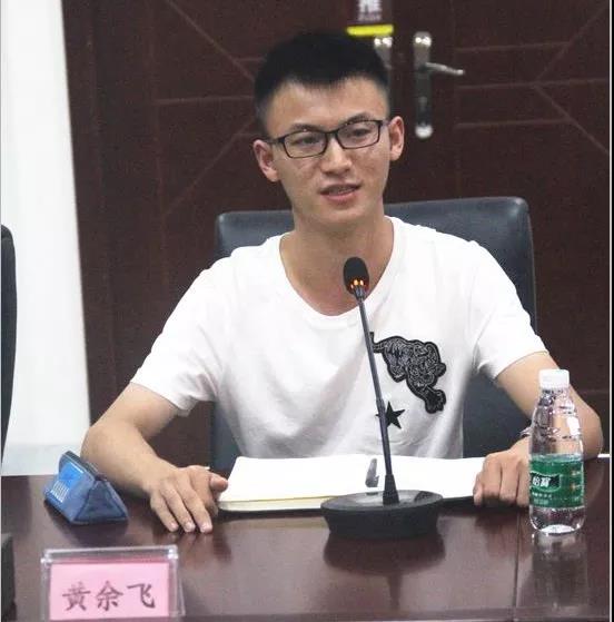 10名考入重本的寒门学子获巅峰国际网站集团爱心资助